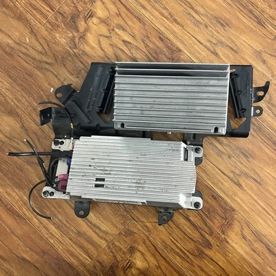 Amplificador de radio BMW X3 2011-2014 y módulo de cámara de reversa de visión trasera 925935602 OEM. Foto 1 de 4