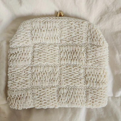 Винтажная белая вышитая бисером сумка сумочка корзина плетеный узор маленькая с цепочкой  - Изображение 1 из 4