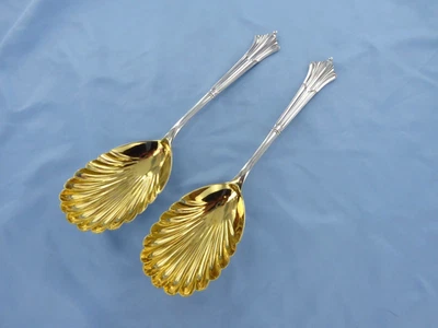 UN'ANTICA COPPIA DI CUCCHIAINI DA PORTATA IN ARGENTO STERLING MODELLO ALBANIA. SHEFFIELD 1864 - Immagine 1 di 4