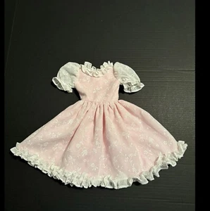 Schönes handgefertigtes Puppenkleid mit Puffärmeln - Bild 1 von 12