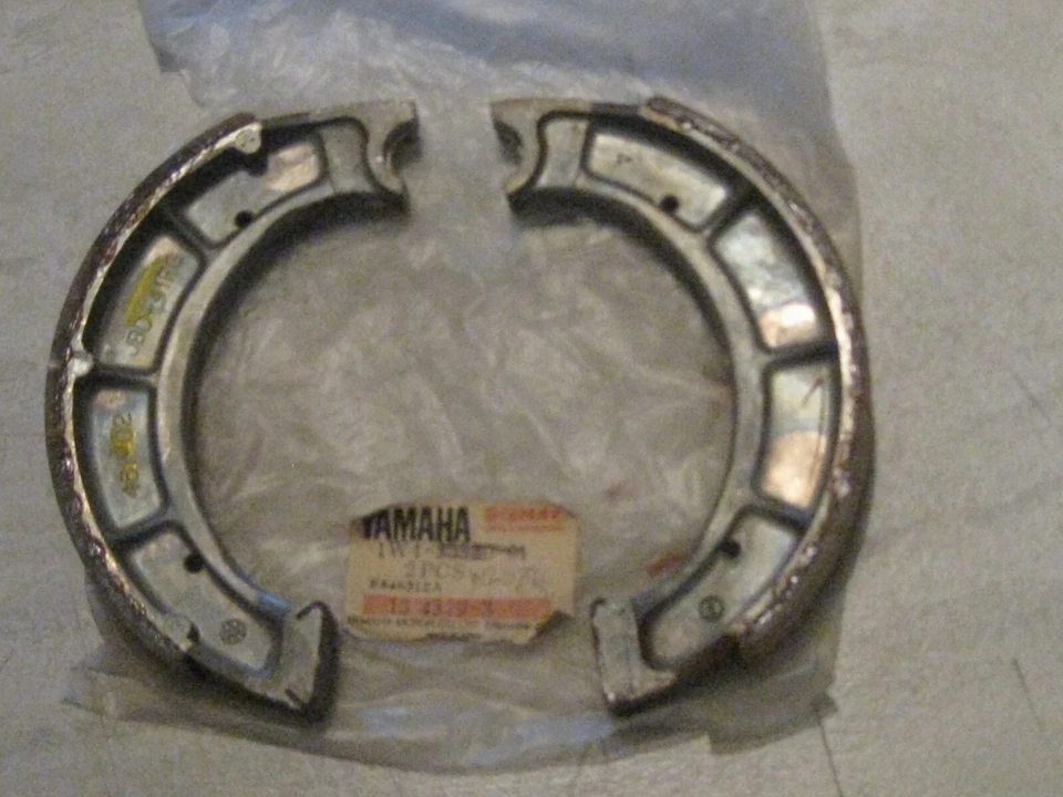 YAMAHA YZ400/YZ250/IT400/IT250 REAR BRAKE SHOE SET NOS! - Image 1 of 1