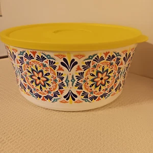 Tupperware Fiesta Large Salad Bowl With Lid 18 Cup - Picture 1 of 8