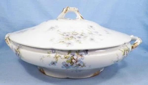 Theodore Haviland Round Covered Vegetable Dish Schleiger 162 Blue White Flowers - Picture 1 of 10