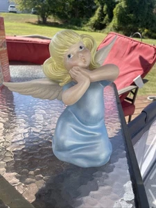 Estatuilla infantil ángel de Navidad vintage pintada a mano de cerámica azul - Imagen 1 de 20