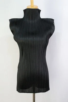 СКЛАДКИ, ПОЖАЛУЙСТА, черный топ без рукавов с высоким вырезом 106 9543 - Изображение 1 из 4