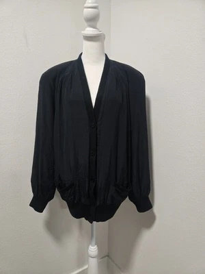 ШЕЛКОВАЯ СТУДИЯ 80-х/90-х годов от CLAUDE BENNETT ЧЕРНАЯ ШЕЛКОВАЯ ВЯЗАНАЯ КУРТКА С ОТДЕЛКОЙ НА ПУГОВИЦАХ РАЗМЕР 14 - Изображение 1 из 4