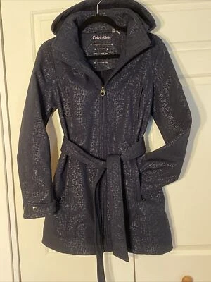 Chaqueta Larga Calvin Klein XS Azul Marino Única Estampado Brillante Resistente al Agua Cinturón Foto 1 de 4