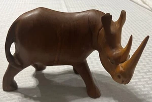 "Estatuilla de rinoceronte vintage tallada a mano de madera maciza 5,5"" H X 9"" W" - Imagen 1 de 24