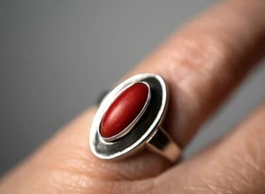 Anello con corallo rosso naturale, argento 830 - Foto 1 di 11