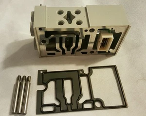 Parker Isys Plug In Valve Manifold PS561151MP 15407-2 18mm HB 1/8" NPT End Ports - Picture 1 of 4