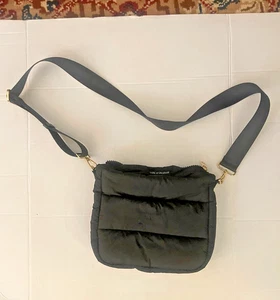 BOLSO BANDOLERA PUFFER LIGERO Mark & Graham Negro Nuevo con Etiquetas Mono Eliminado - Imagen 1 de 3