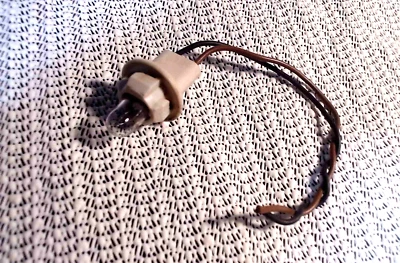 Ford Country Squire 1983 enchufe delantero izquierdo coleta luz lateral naranja Foto 1 de 4