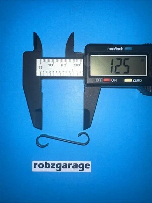 GENUINA BARRA MOTOSIERRA HOMELITE PERNO “S” CLIP DE RESORTE ~1 1/4” CENTRO A CENTRO B30 Foto 1 de 4