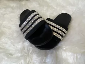 Adidas Custom Strass Rutschen. Schwarz mit Silber. Größe 8. - Bild 1 von 12