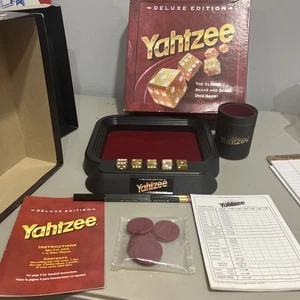Yahtzee Deluxe Edition. Karton hat einige Gebrauchsspuren - enthält alles was abgebildet ist - Bild 1 von 12