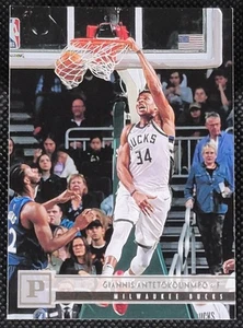 2019-20 Panini Chronicles Giannis Antetokounmpo No. 125 Milwaukee Bucks - Picture 1 of 6