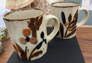 2 Vintage Otagiri Wild Flower Stoneware Mugs Sided Blue Orange Brown Speckled - Picture 1 of 5