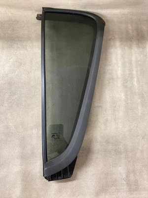 2004 Nissan Armada Rear Vent Glass Window Drivers Side Privacy - Image 1 of 4