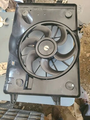 NUEVO CONJUNTO DE CUBIERTA DE VENTILADOR DE RADIADOR PARA FORD CROWN VICTORIA 1998-2000 F8VZ8C607AA Foto 1 de 2