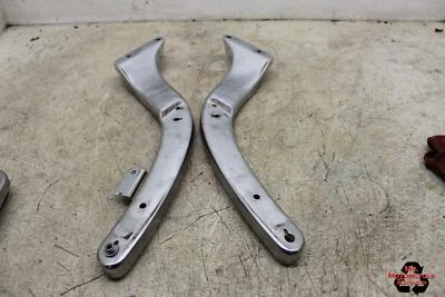 2004 YAMAHA V STAR 650 REAR PASSENGER FENDER GRAB RAIL C1D - Image 1 of 4