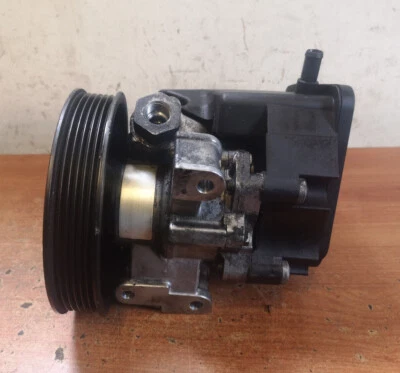 MERCEDES-BENZ C220 2010 W204 CDI BOMBA DE DIRECCIÓN ASISTIDA  Foto 1 de 4