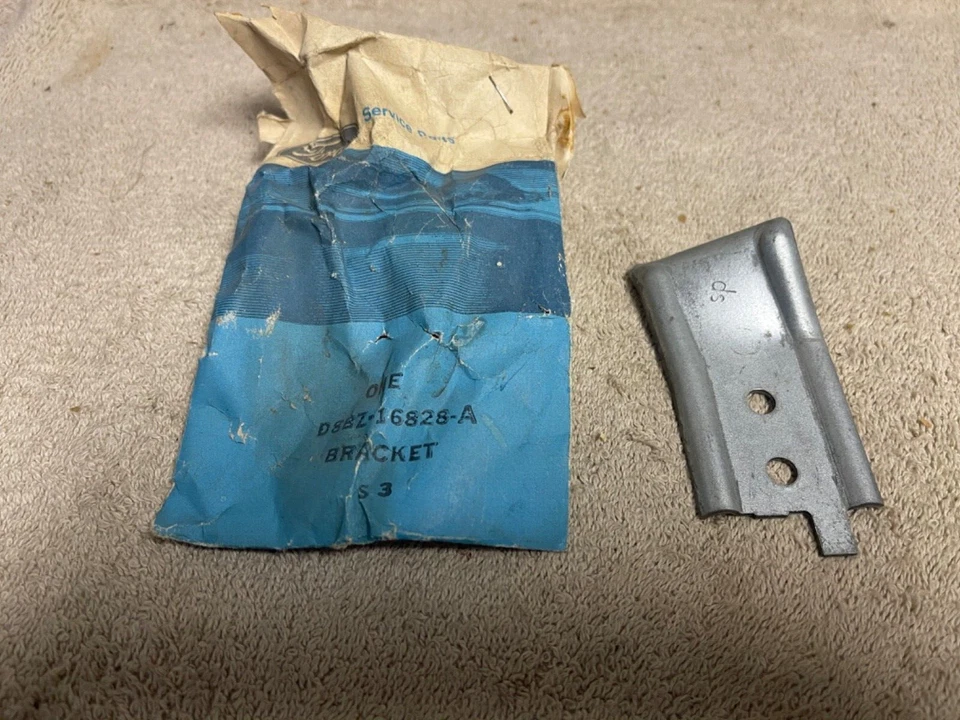 NOS FORD D8BZ-16828-A 1978-83 FAIRMONT MERCURY ZEPHYR HOOD ROD RETAINER - Image 1 of 4