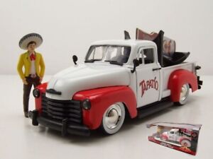 CHEVROLET PICK UP 1953 WITH TAPATIO CHARRO MAN FIGURE WHITE/RED 1:24