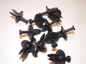 25 qty GM 5973400 Bumper Retainer Fastener Clip Camaro Firebird - Bild 1 von 2