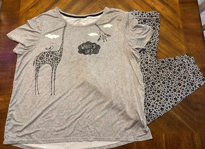 Secret Treasures 2 Piezas Pijama Jogger Conjunto Top Pantalones Jirafa QUÉ PASA Talla XL Gris Foto 1 de 4