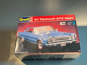 REVELL 7359 67 PLYMOUTH GTX HEMI 1:25 FACTORY SEALED PRODUCED IN 1994 - Picture 1 of 3
