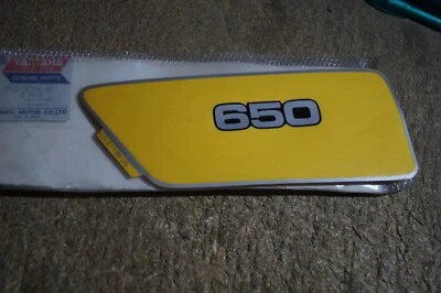 YAMAHA XS650 1U3 PAINEL LATERAL DECALQUE EMBLEMA GRÁFICO 1U3-21786-20 GENUÍNO NOS - Imagem 1 de 4