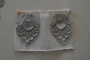 Gardine weiß-lind grün, Stange u. Halterung Puppenstube, Puppenhaus 1:12, 1:10 - Bild 1 von 1