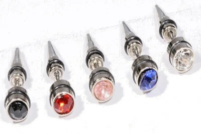 Unisex  Zirkonia Bolzen Ohrringe Stecker Durchzieher Piercing Punk Statement - Bild 1 von 4