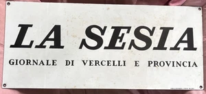 targa smaltata La Sesia giornale di Vercelli cm. 70x30 ottima seconda metà '900 - Picture 1 of 2
