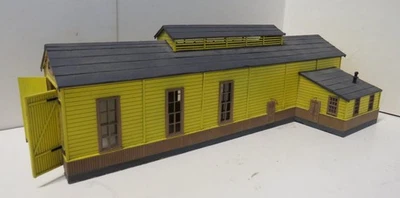 ENGINE HOUSE. BUILT. WOOD. DETAILED. WEATHERED. EXCELLENT! HO - Image 1 of 4