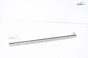 2018-24 FREIGHTLINER CASCADIA FRONT RIGHT SIDE DOOR WINDOW RUN CHANNEL GUIDE OEM - Picture 1 of 5
