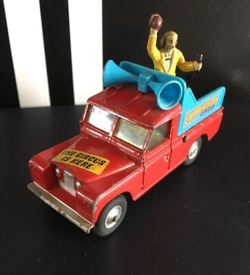 Corgi Toys Land Rover 109" WB Red “ Chipperfields” Circus Beautiful Condition - Image 1 of 4