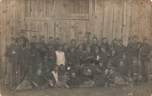 AK 1. Wk, Ung / Österreich Armee, Solaten, Gruppenfoto, gelaufen - Bild 1 von 2