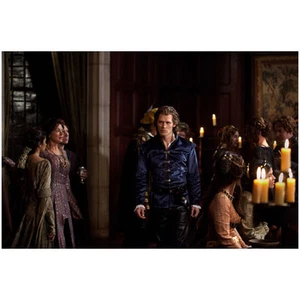 The Vampire Diaries Joseph Morgan como Klaus de pie en multitud foto de 8 x 10 pulgadas - Imagen 1 de 1