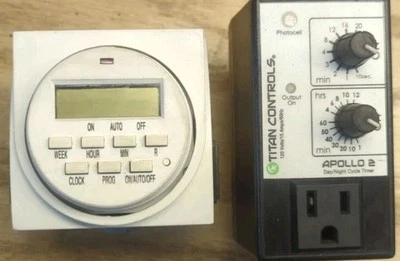 2x Controles Titan - Apolo 2, Apollo 9 - Temporizadores de salida de CA - Habitación verde día/noche Foto 1 de 3