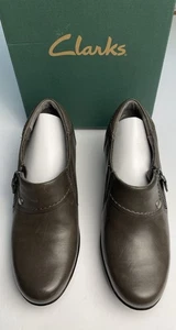 NUOVA scarpa comoda da donna Clarks Bendables in pelle marrone - tacco a blocco - taglia 6,5 - Foto 1 di 13