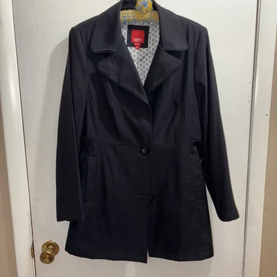 Gabardina impermeable negra de longitud media Espirit para mujer grande forrada con botones Foto 1 de 4