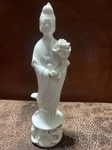 Antike weiße asiatische Statue aus Porzellan - Bild 1 von 5