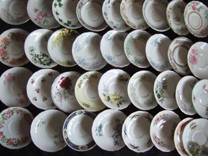 10 x Platillos de porcelana de hueso vintage desajustados boda fiesta de té café salones de té - Imagen 1 de 8