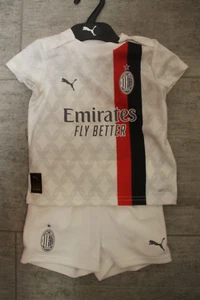 Puma AC Milan Niños Niños Bebé Conjunto Camiseta Pantalones Calcetines Blanco 2 - 4 - 6 - 9 Mones - Imagen 1 de 3