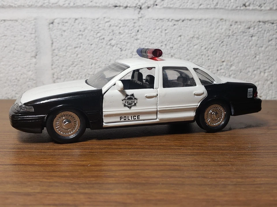 Road Champs 1/43rd scale Las Vegas, Nevada Police Ford Crown Victoria - LOOSE - Image 1 of 1