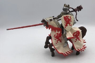 Papo CABALLERO DRAGÓN ROJO con Caballo de Guerra Rey Rojo Príncipe Armadura Figuras Medevil 2004 Foto 1 de 4