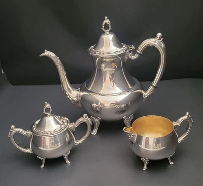 Vintage Oneida Georgian Scroll Silverplated Teapot with Creamer and Sugar Bowl. - Image 1 of 4