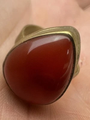 Anillo inusual ámbar rojo vintage talla UK Q 1/2 disponible en todo el mundo Foto 1 de 4