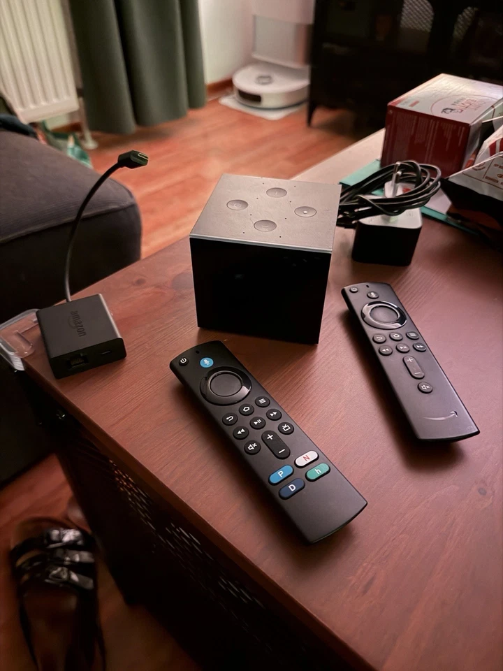 Amazon Fire TV Cube 2. Gen, Alexa, 4K Ultra HD, Ethernet - Bild 1 von 3